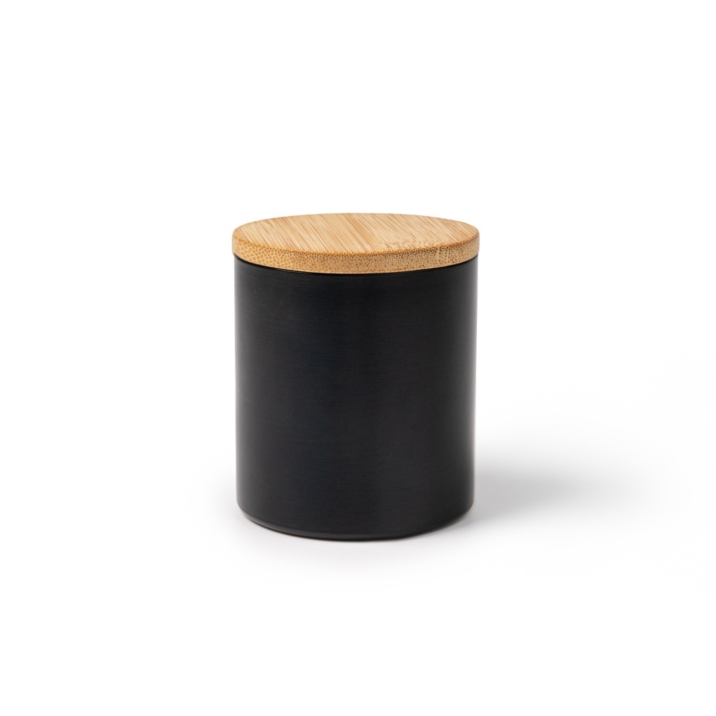 Maris - Aromatyczna świeca z aluminiową miską o metalicznym wykończeniu i bambusową pokrywką. Aromat wanilii.